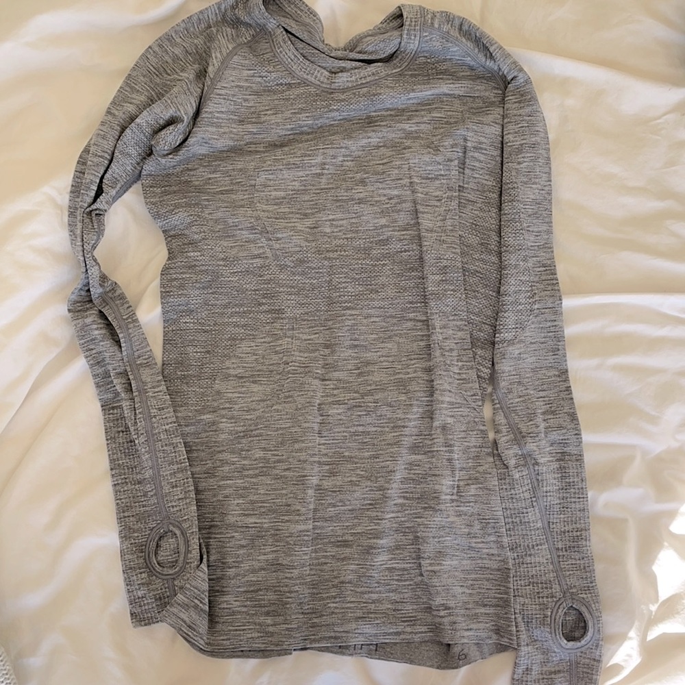Lululemon Gray Long Sleeved Shirt Size 6